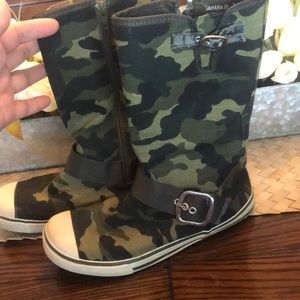 Sahara kids boots Size 7 very cute! Barley used!